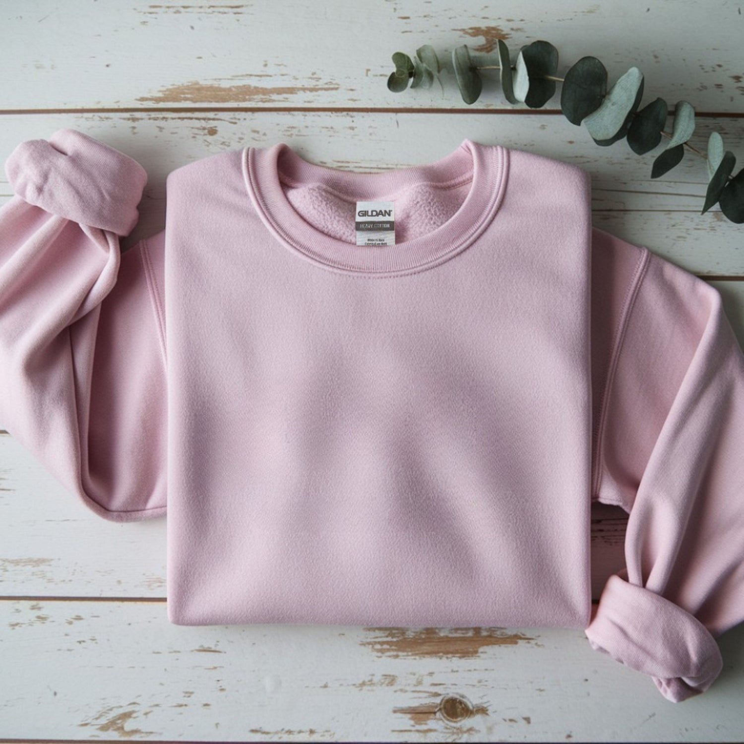 Classic crew neck sweatshirt in soft pink, unisex fit